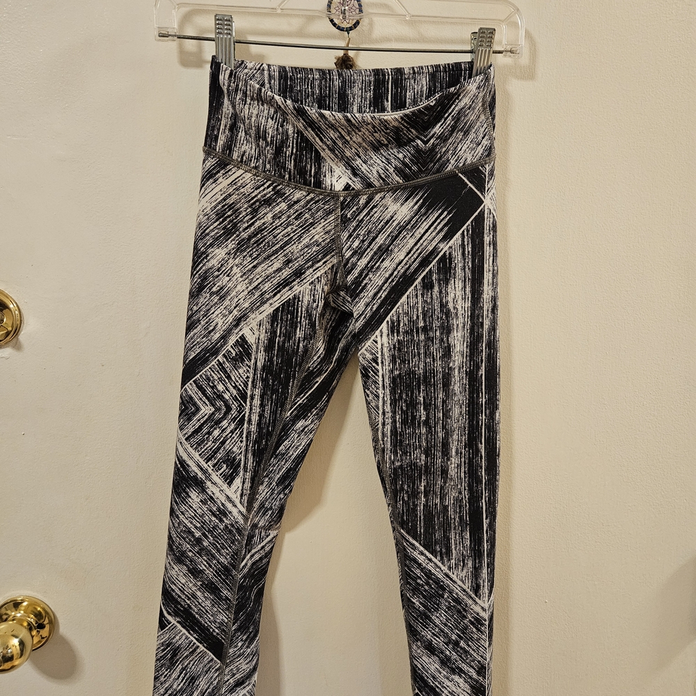Lululemon Black and White Geometric Leggings